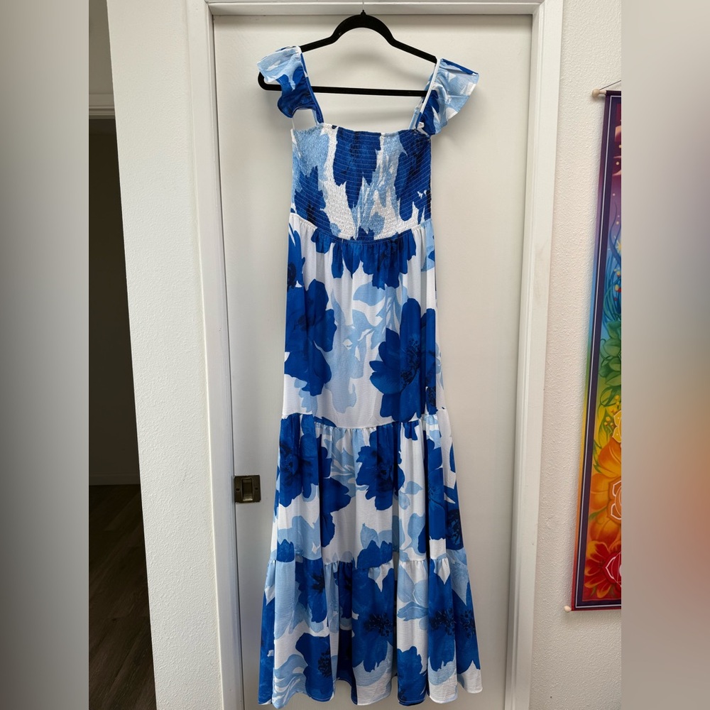 PRETTY Romantic Light & Airy Blue Floral Maxi Dress